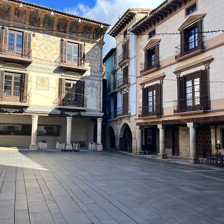 Apartamentos Angelus Plaza Mayor De Graus Bagian luar foto
