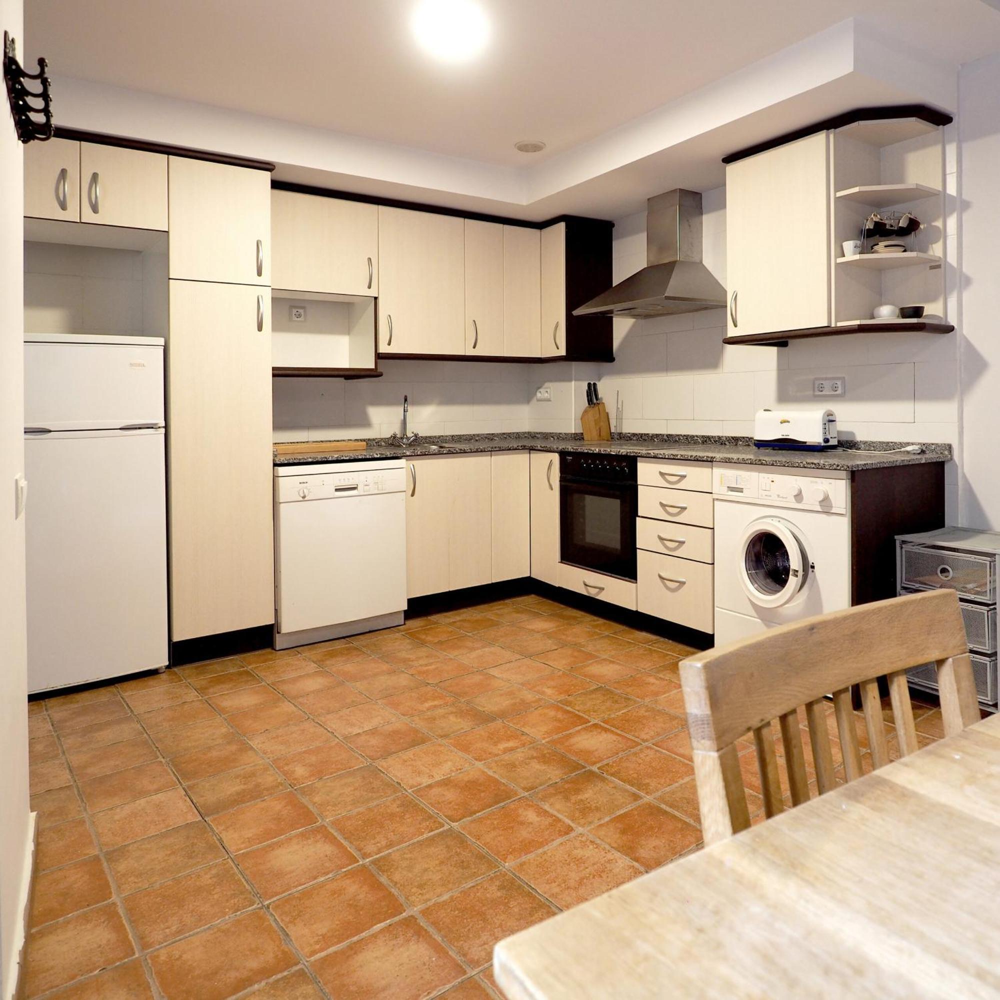 Apartamentos Angelus Plaza Mayor De Graus Bagian luar foto