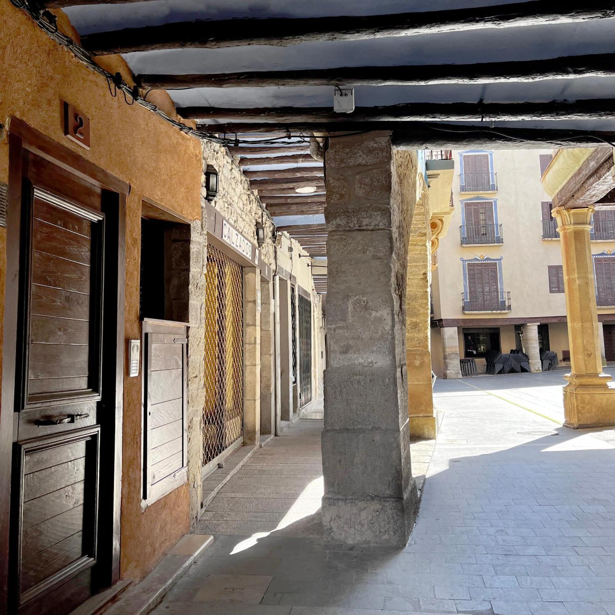 Apartamentos Angelus Plaza Mayor De Graus Bagian luar foto