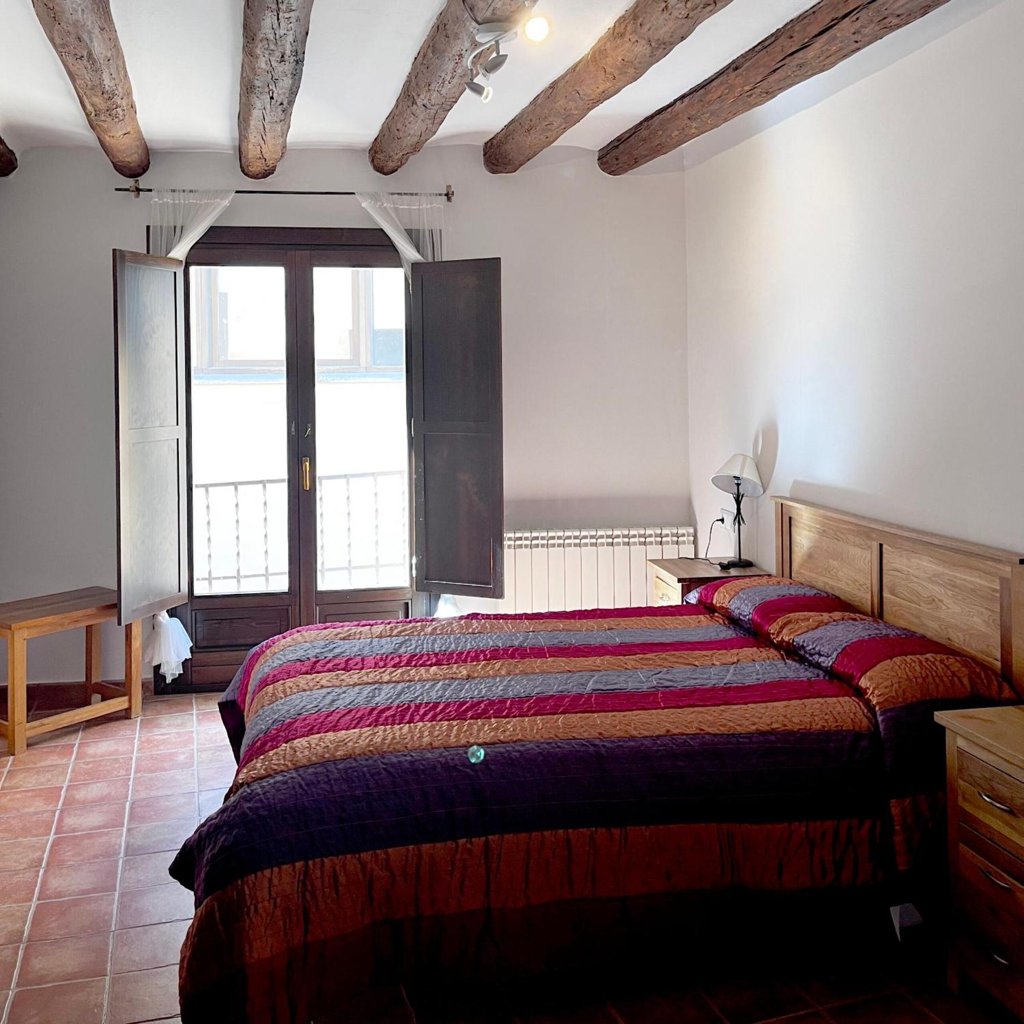 Apartamentos Angelus Plaza Mayor De Graus Bagian luar foto