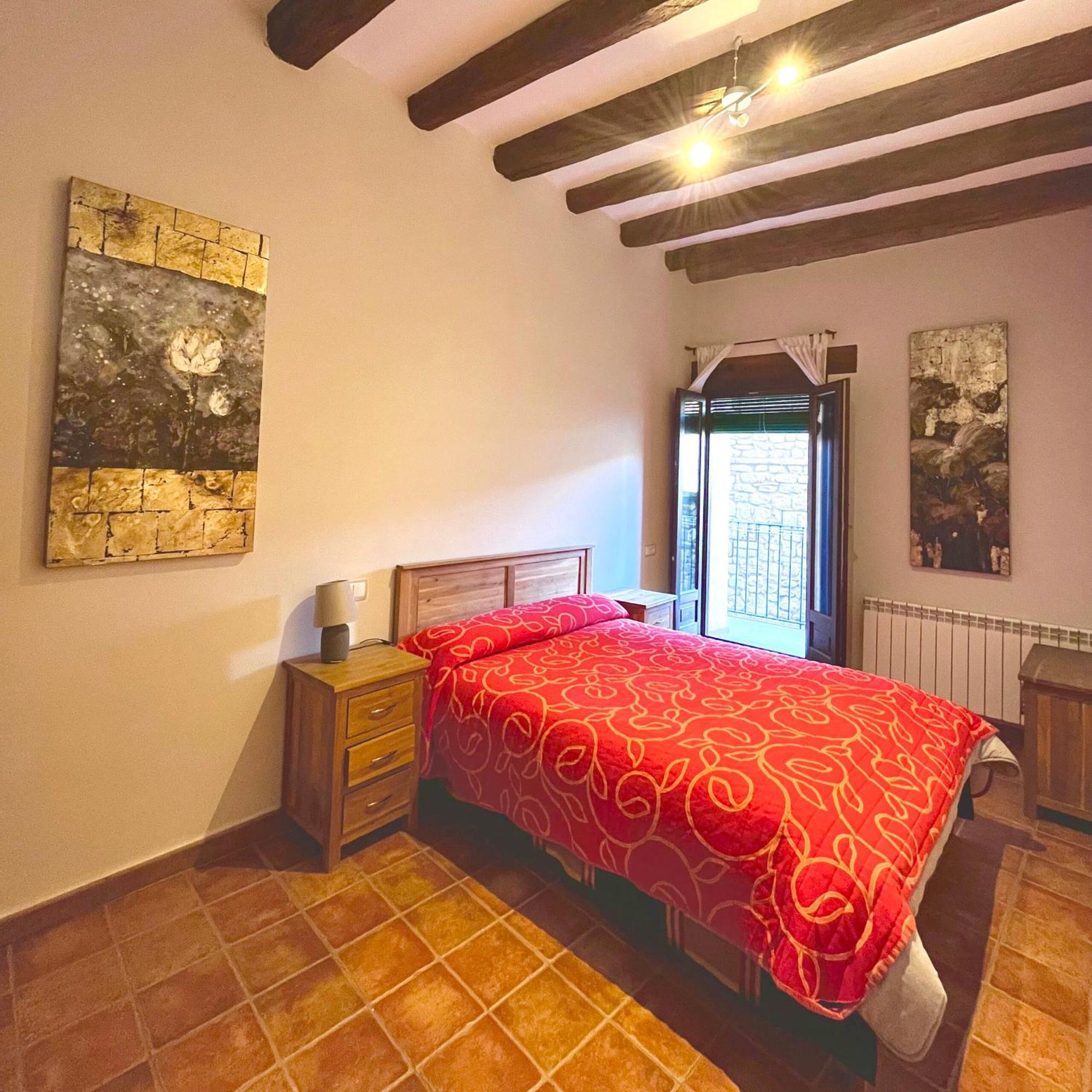 Apartamentos Angelus Plaza Mayor De Graus Bagian luar foto