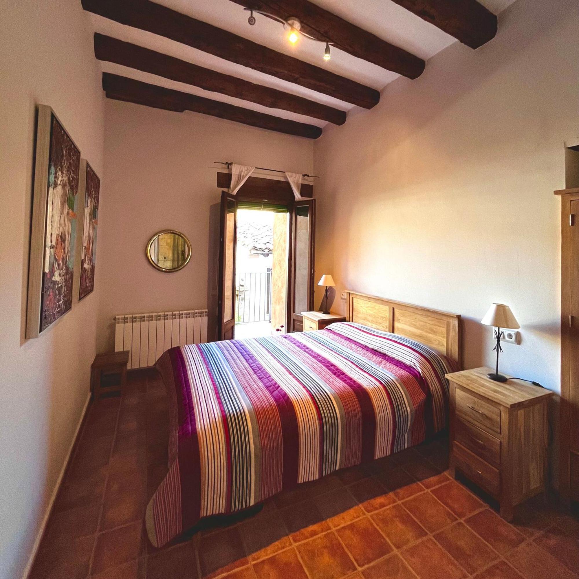 Apartamentos Angelus Plaza Mayor De Graus Bagian luar foto
