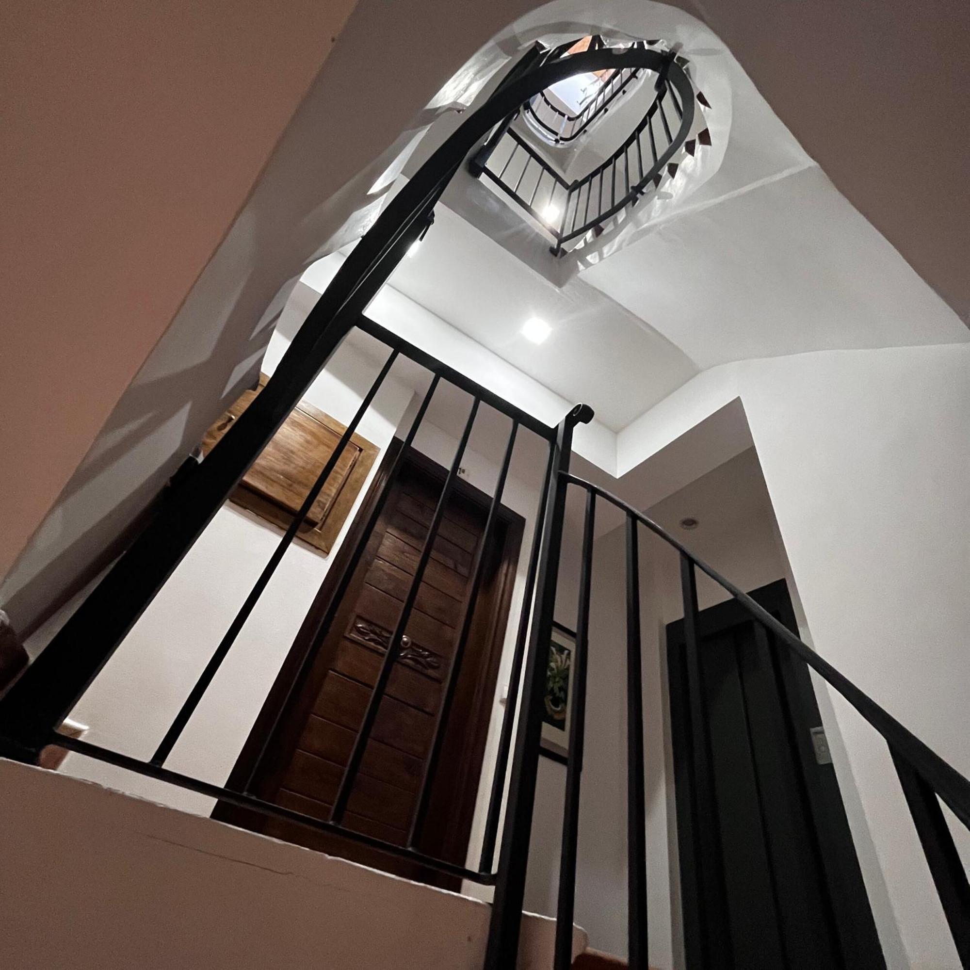 Apartamentos Angelus Plaza Mayor De Graus Bagian luar foto